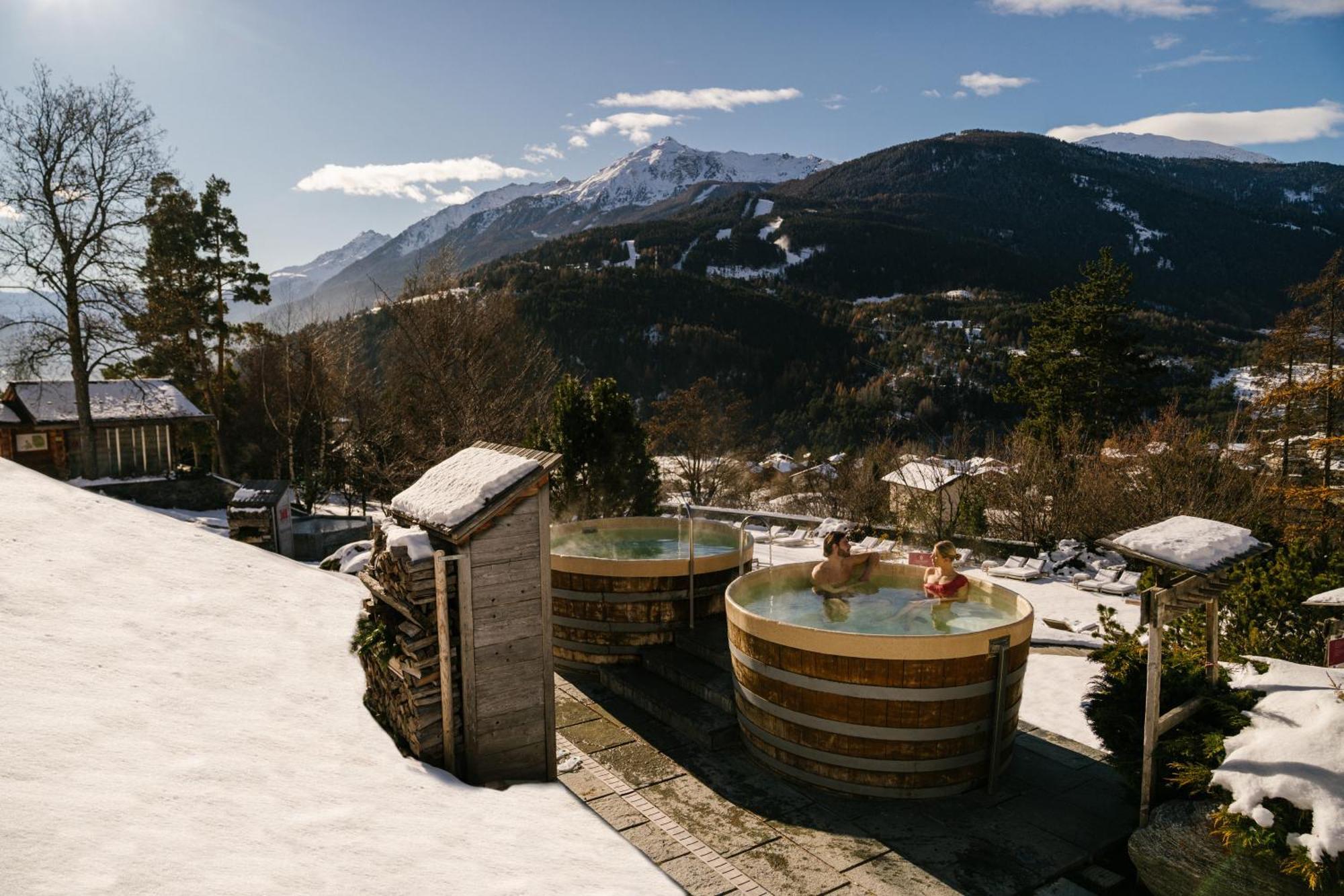 QC Terme Grand Hotel Bagni Nuovi Bormio Esterno foto Outdoor hot tubs at the 7132 Summit