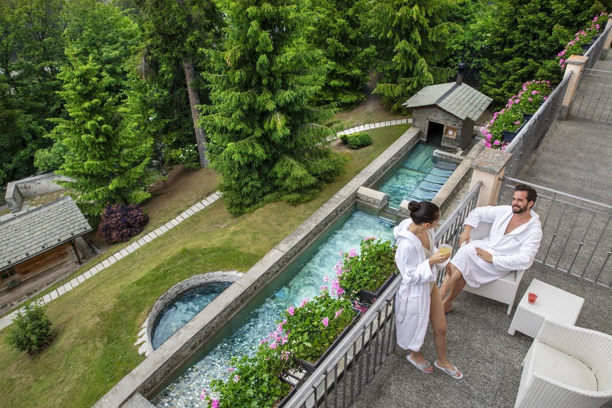 QC Terme Grand Hotel Bagni Nuovi Bormio Esterno foto The thermal spa