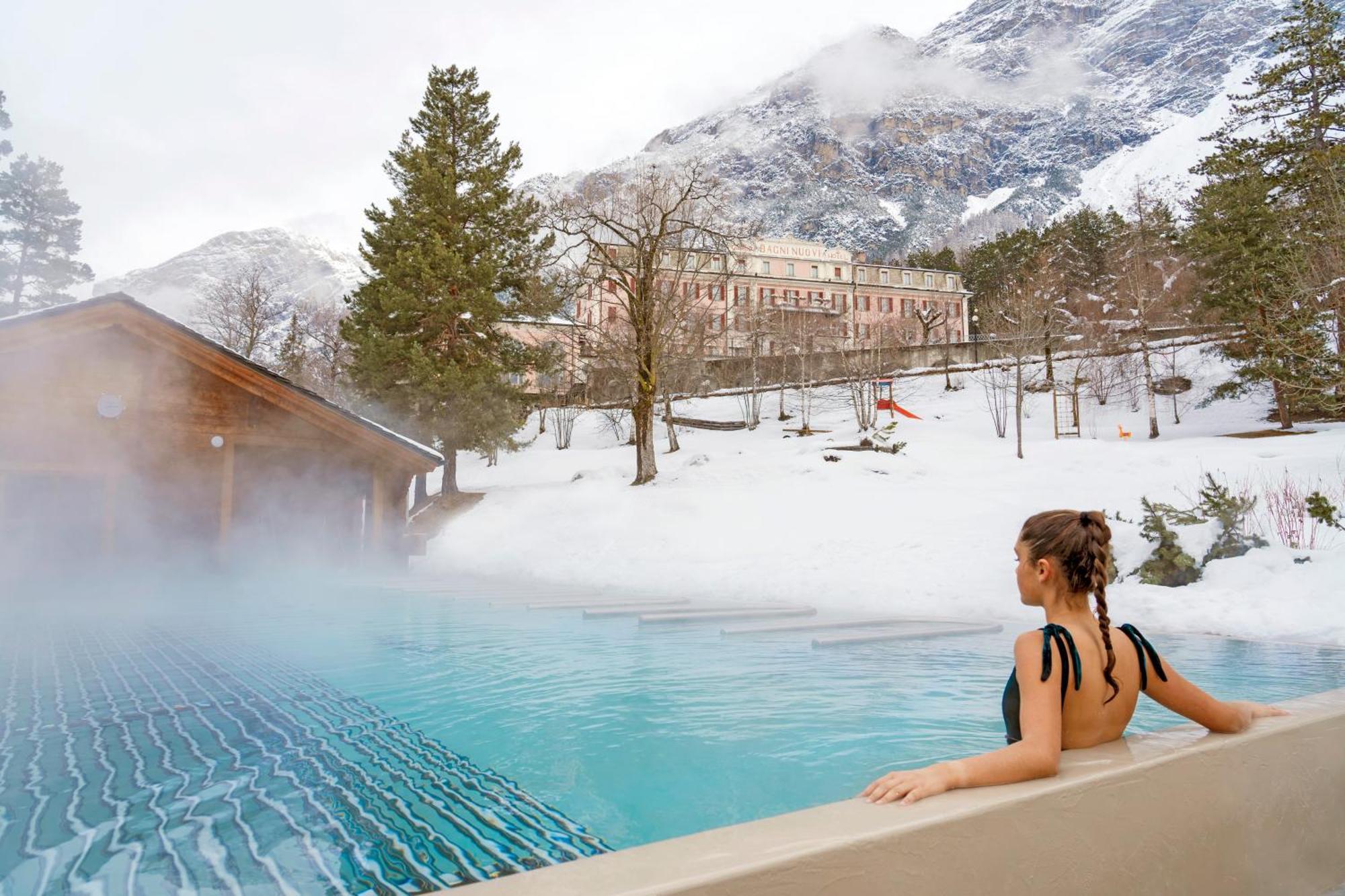 QC Terme Grand Hotel Bagni Nuovi Bormio Esterno foto The outdoor thermal pool at the Grand Hotel Kronos