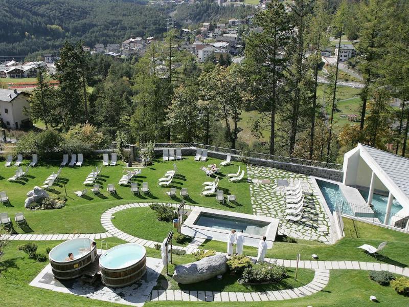 QC Terme Grand Hotel Bagni Nuovi Bormio Esterno foto The 7132 Summit