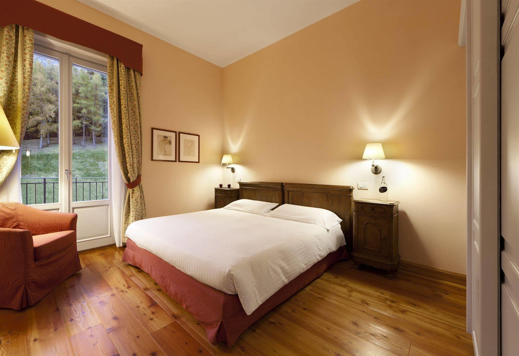 QC Terme Grand Hotel Bagni Nuovi Bormio Esterno foto A room at the hotel